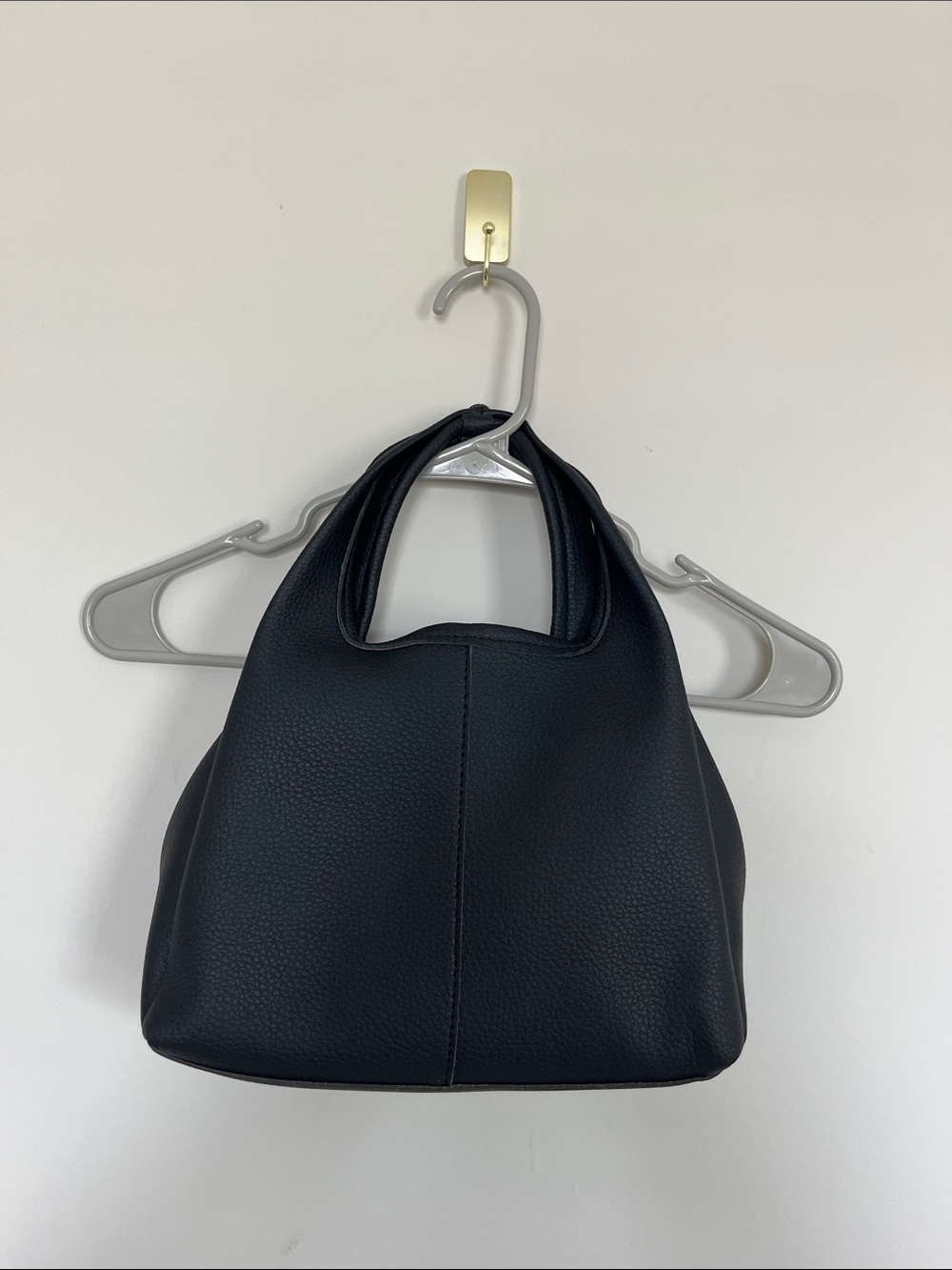 Black Women's Bag - Minimal Pebble Leather Style